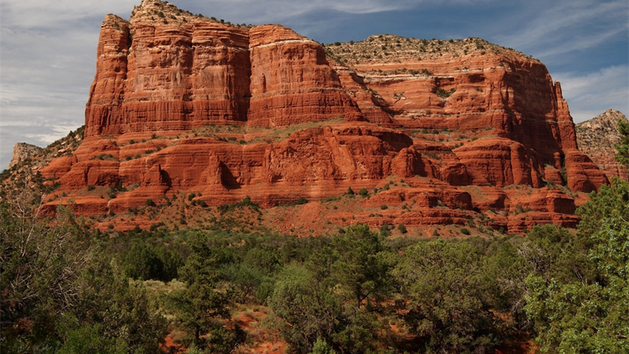 Courthouse Butte near Sedona. Photo: Ken Thomas / Wikimedia Commons (public domain).
